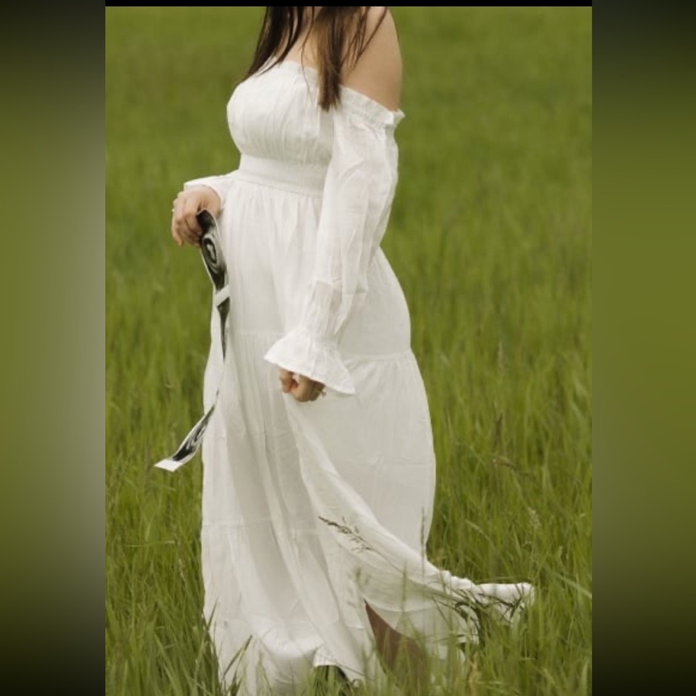 Chic Off-Shoulder White Maxi Dress